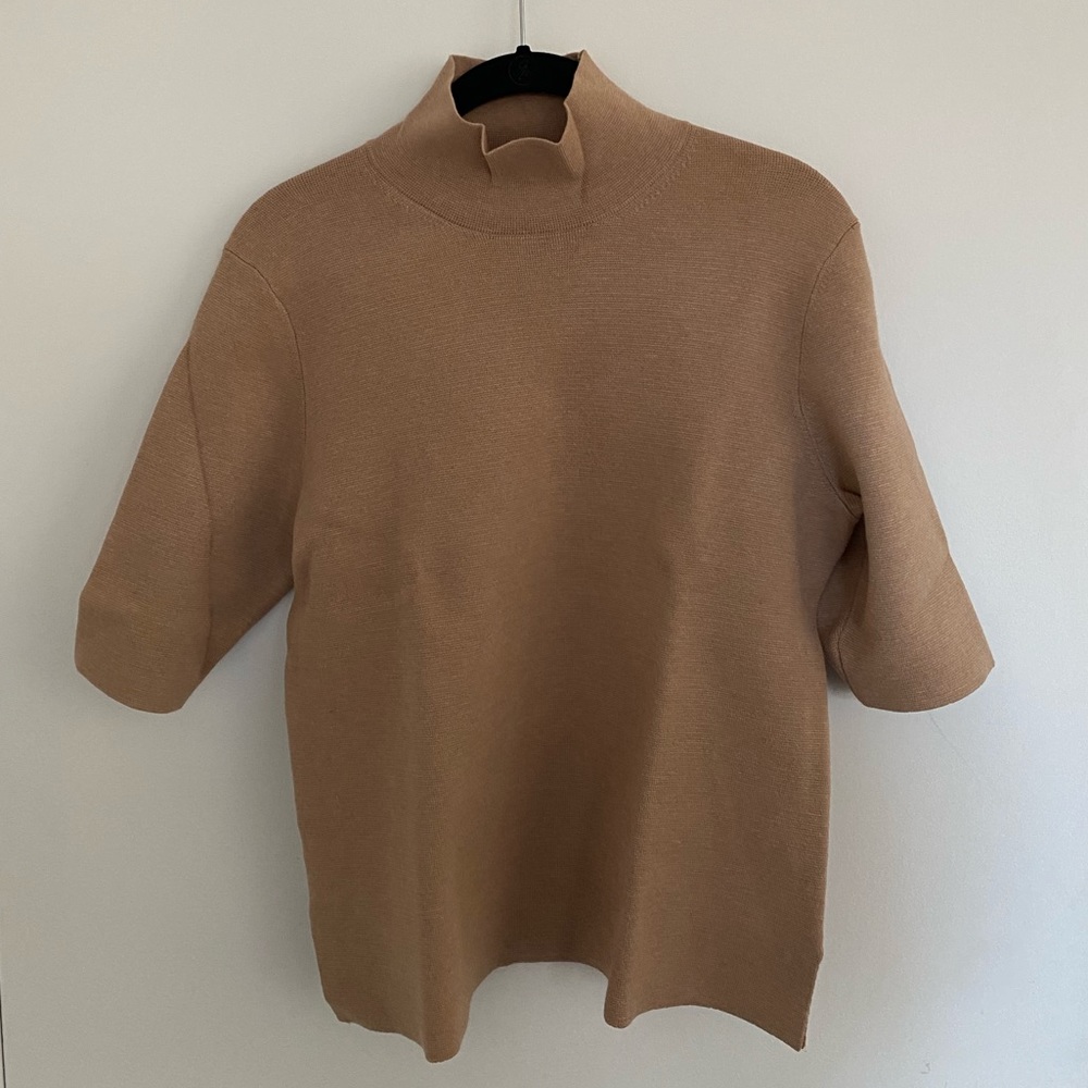 Ann Taylor short sleeve knit top with neck